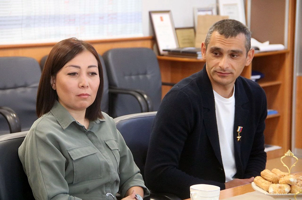 Данияр Джартанов с супругой.