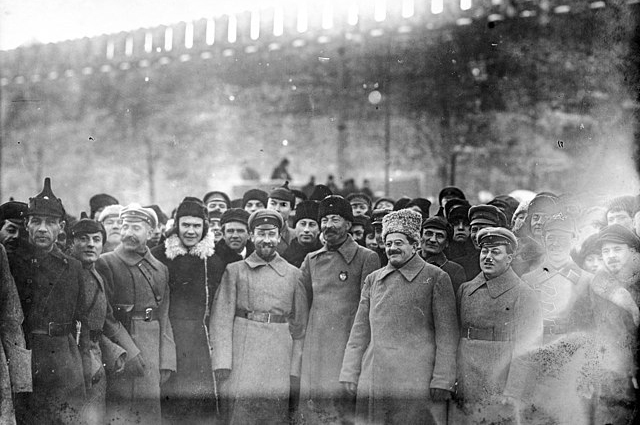 1922 г. Ф.Э. Дзержинский с командно-начальствующим составом ВЧК на Красной площади.