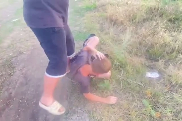 Заводила хулиганов ожесточённо бил более слабых ровесников ногами по голове.