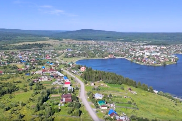 По своему локтю. В Староуткинске вновь сколочена барка сплавщиков
