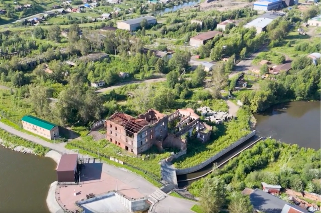 По своему локтю. В Староуткинске вновь сколочена барка сплавщиков