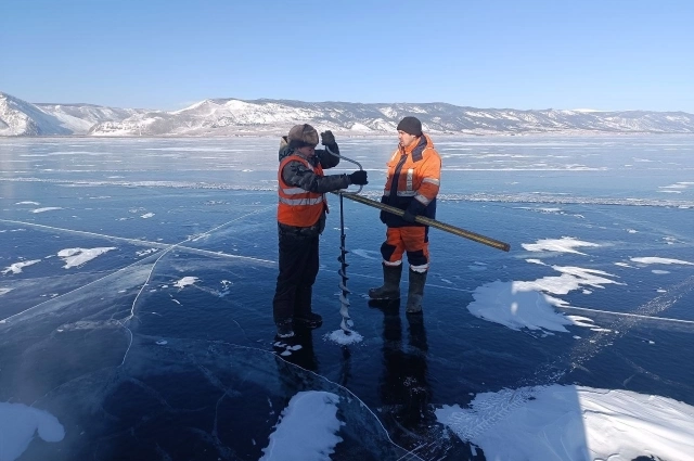 Ледовая переправу на Ольхон уже начали обустраивать, движение должно открыться в первой половине февраля.