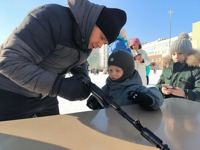 В Академическом районе Екатеринбурга поздравили защитников Отечества