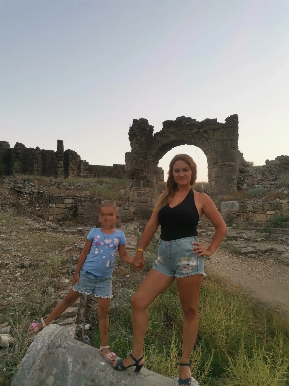«Это страшно». Мама увидела имена дочерей в списке погибших на батискафе3