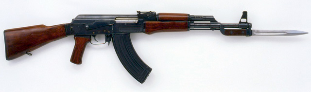 АК-47. «Калашников» был создан сразу после войны, в 1947 году, а в 49 году уже поступил на вооружение