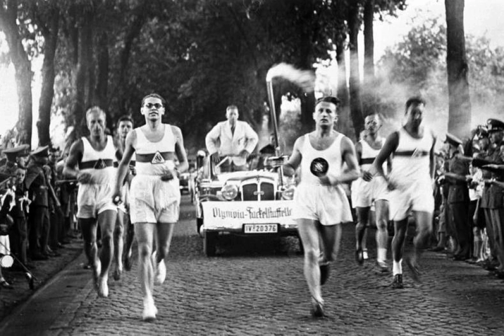 С 1 по 16 августа 1936 года в Берлине (Германия) проходили XI летние Олимпийские игры. Это были последние Олимпийские игры перед Второй мировой войной.