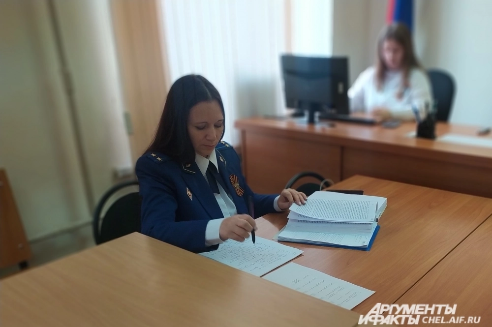 Гособвинитель долго зачитывала материалы дела, их несколько томов. 