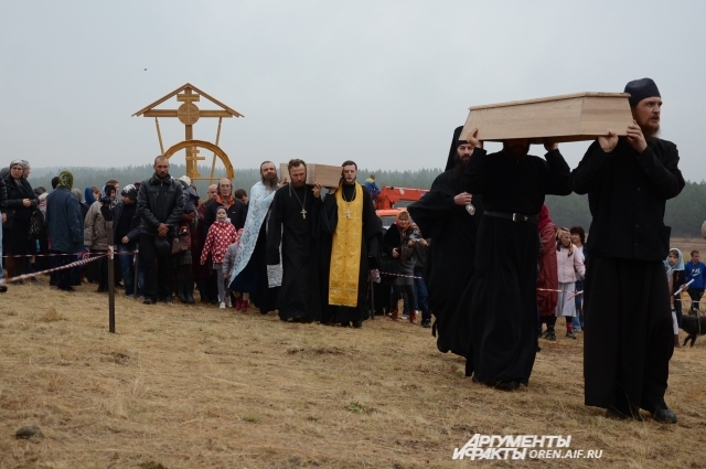 Перенесение останков монахов на праздник Покрова Пресвятой Богородицы. 2014 год.