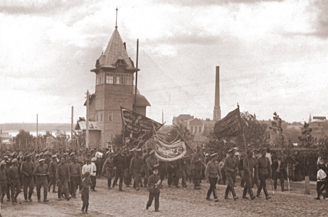 Демонстрация в Омске, лето 1917 года.