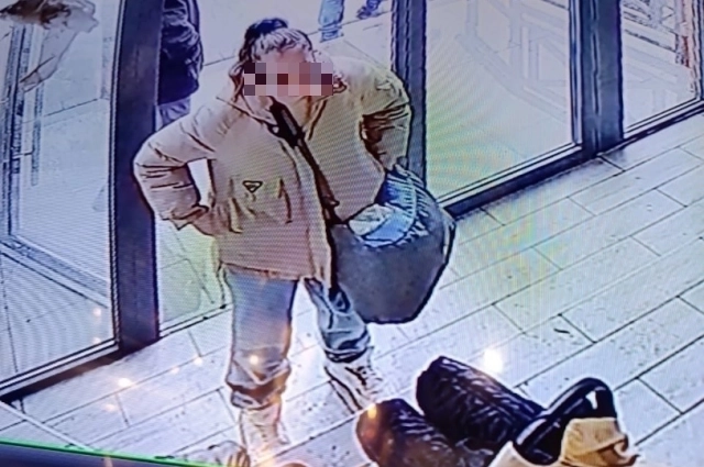 На кадрах пьяная мать, убившая собственного сына.