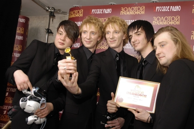 Группа «Братья Грим» получила две главные награды — «Золотой граммофон» и «Песня года» за хит «Ресницы», а также была номинирована на несколько престижных премий.