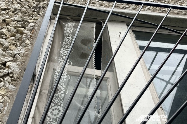 Окно в квартире приоткрыто, но дверь Михаил никому не открыл.