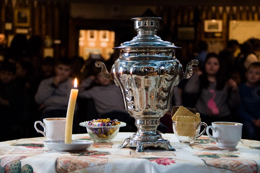 Самовар в рождественские вечера всегда был на столе.