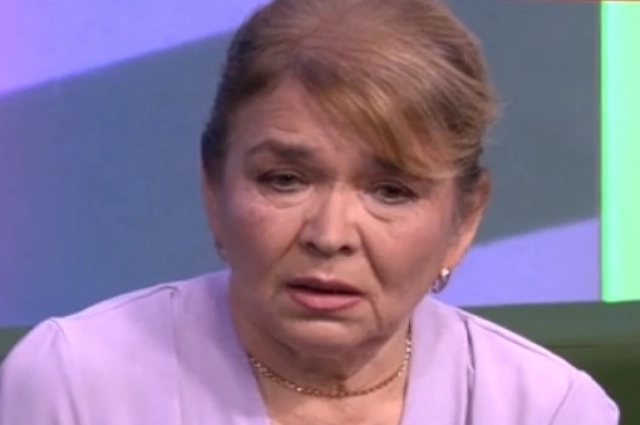 Мать Светланы, Алсу.