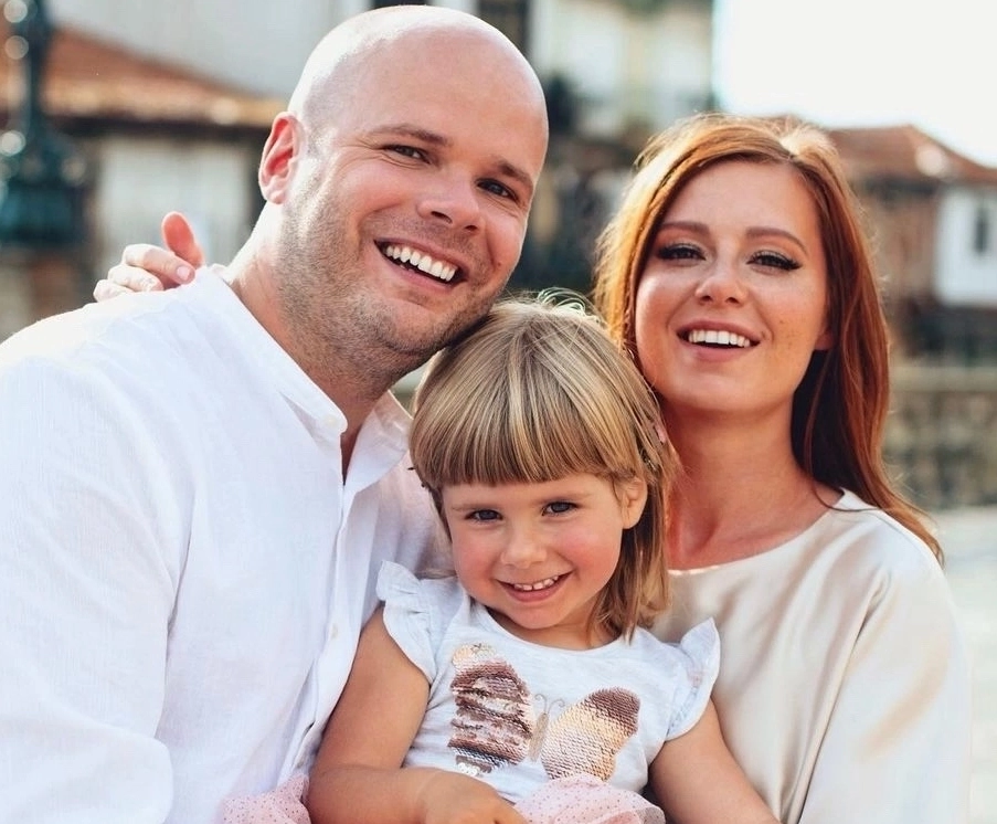 Юлия Савичева с семьей.