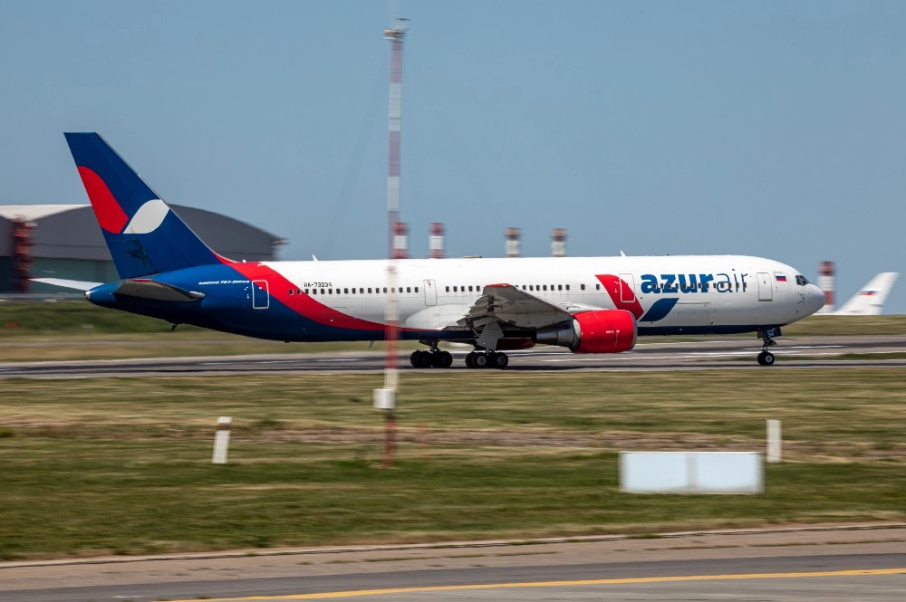 Власти лишили Azur Air лицензии.