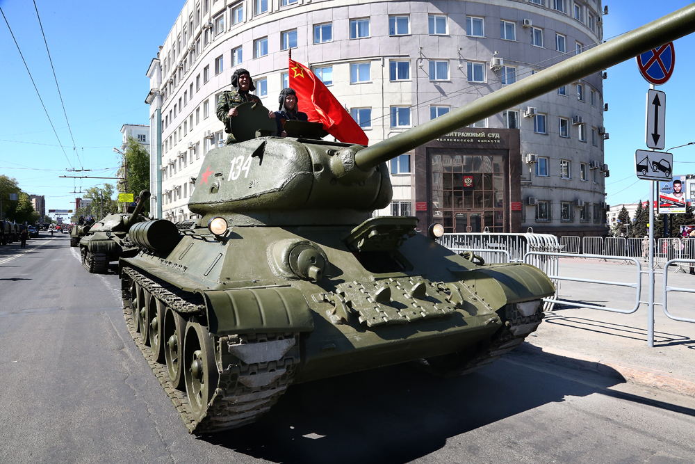 Военная техника участвовать в параде не будет.