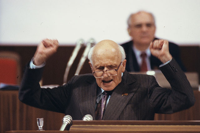 Академик Андрей Дмитриевич Сахаров на Съезде народных депутатов СССР (май-июнь 1989 года).