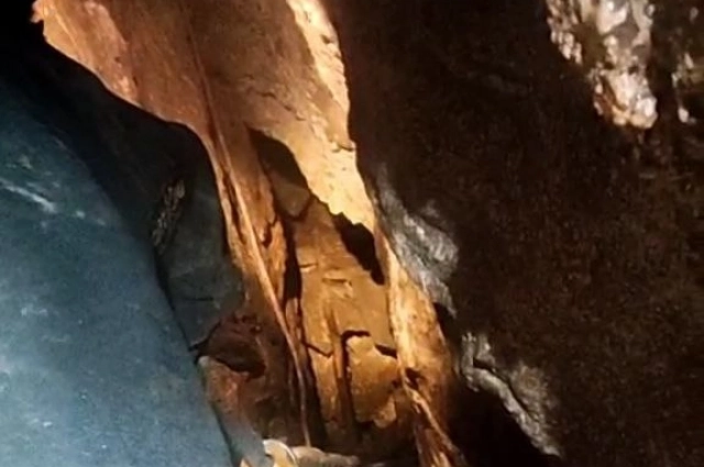 У пещеры много тупиковых гротов.