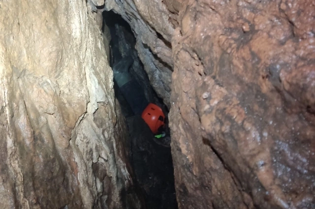 Усольцевых ищут в пещерах.