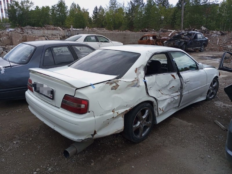 На этой машине мужчина сбил девушку во время нелегального заезда