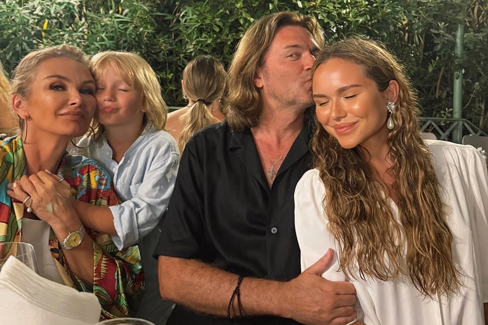 Дмитрий Маликов с дочерью Стефанией, сыном Марком и супругой Еленой.