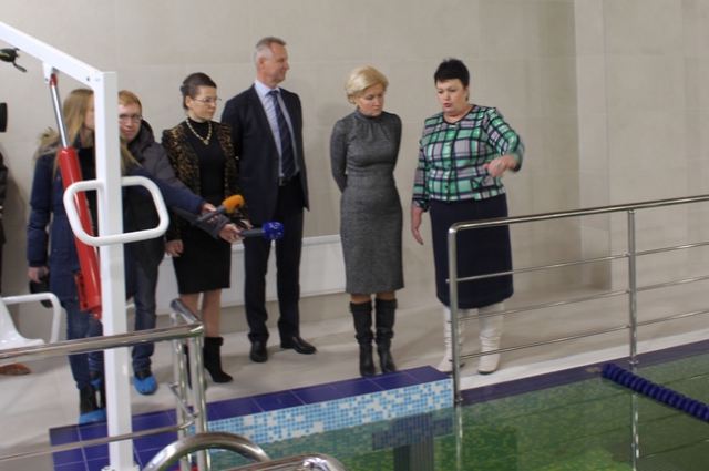 В бассейне Областного центра реабилитации инвалидов смогут тренироваться даже колясочники.