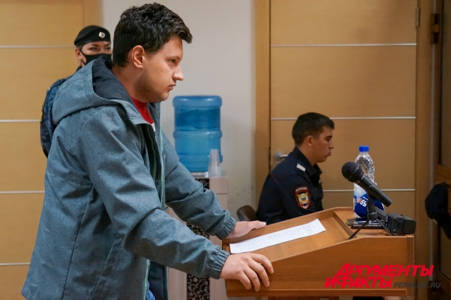 Первым, кто предъявил исковые требования из пострадавших студентов стал Никита Смирнов.