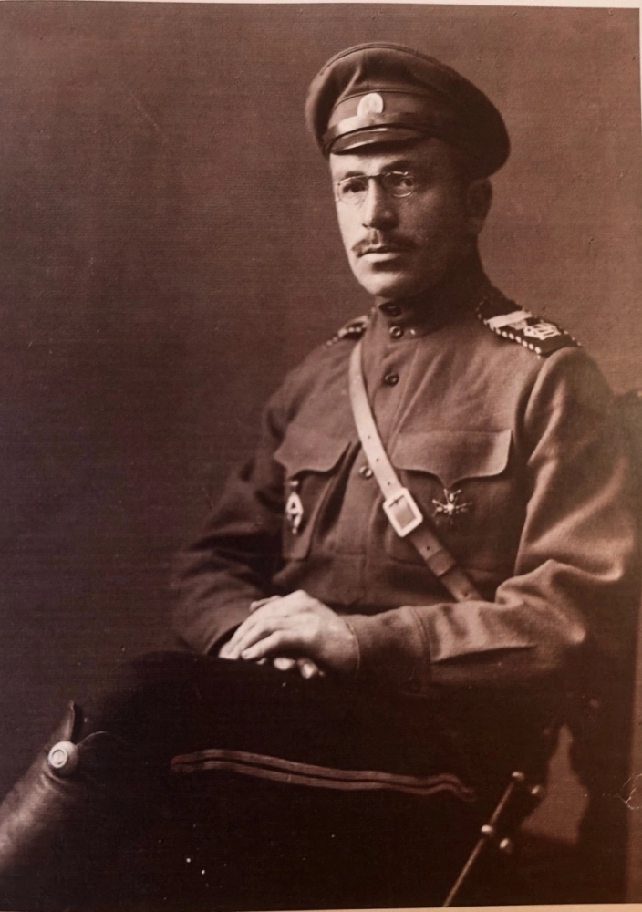 В мундире — 1916 год.