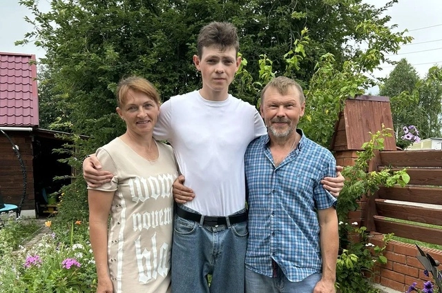 Тимофей с семьей.