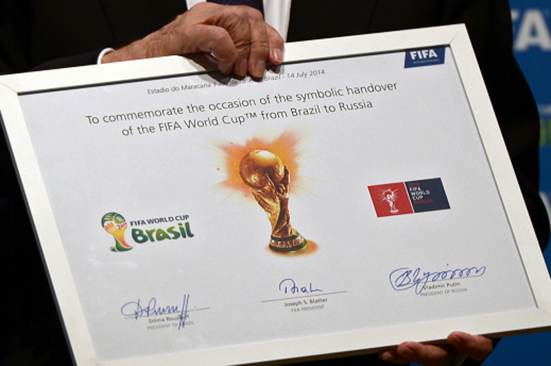 Сертификат, символизирующий передачу эстафеты проведения чемпионата мира по футболу в 2018 году в России. 2014 год