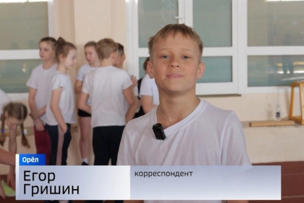 Юный журналист на задании.