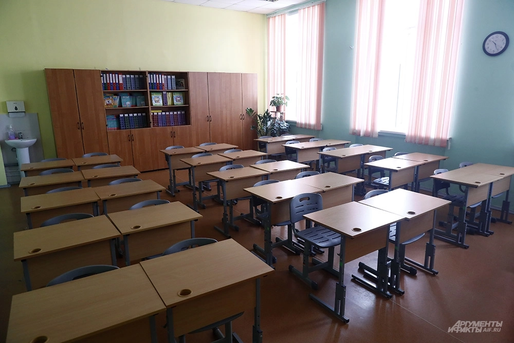 Неля Равильевна Бедретдинова, учительница Александра овечкина. На фото: шкльный класс