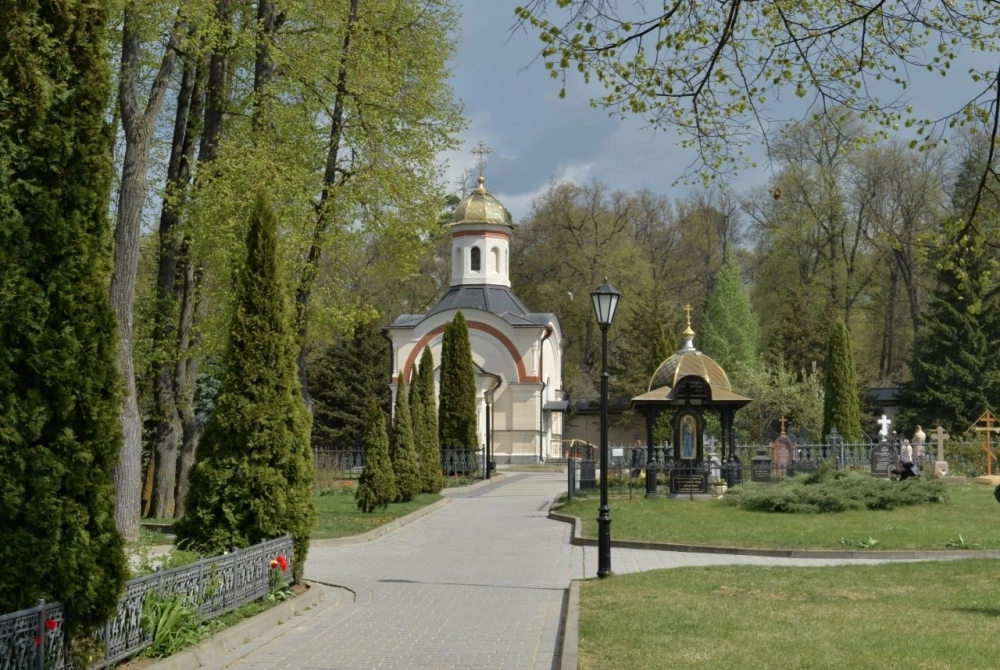 Часовня, построенная в 2008 году на месте погребения убиенных монахов.
