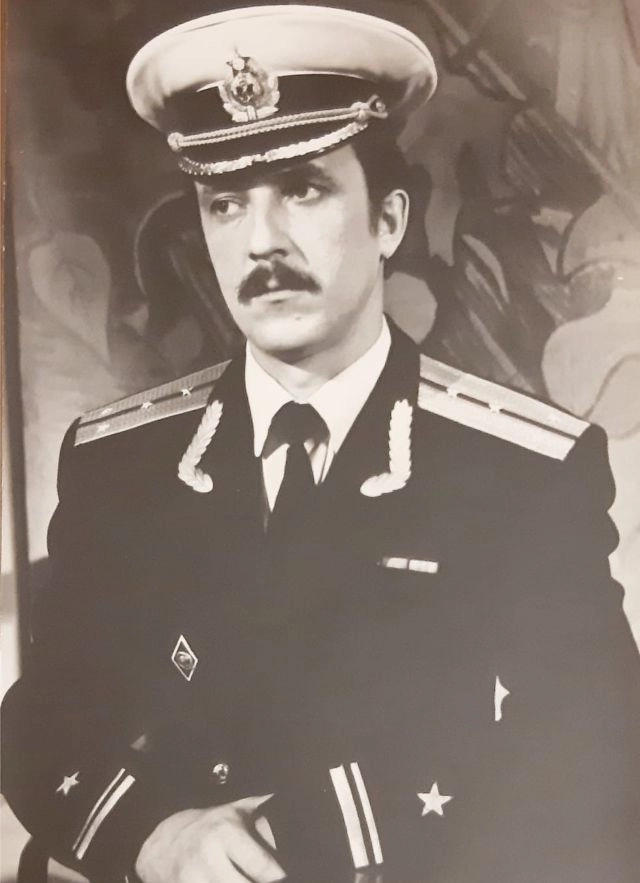 В роди капитана Гусева в пьесе «Валентин и Валентина».