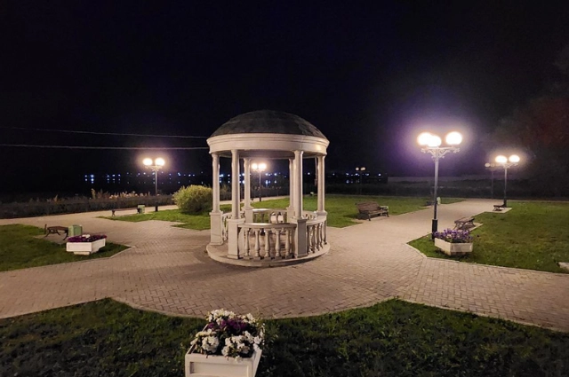 Ночь, улица, фонарь, Демидовы. В Бисерти художники создают историчный мурал