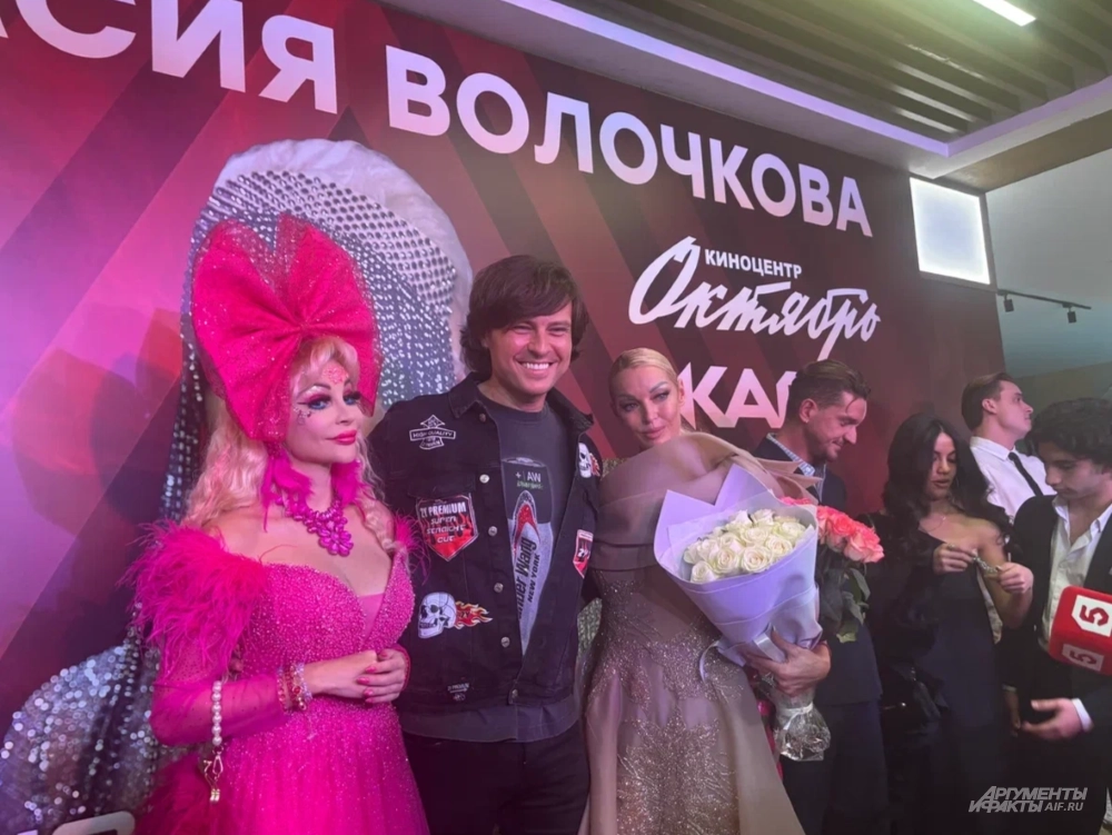 
 Ее не переделать. Русская Барби Тузова вышла в люди в «аномальном» образе    