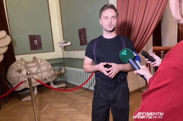 Тенор Борис Рудак.