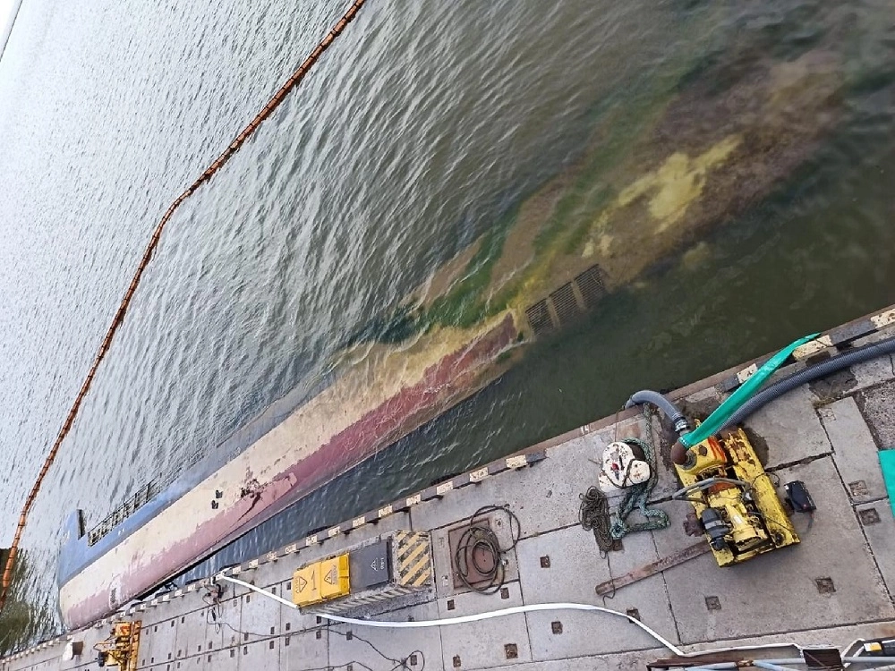 За три года нахождения под водой «Меотида» обросла илом и ракушками.
