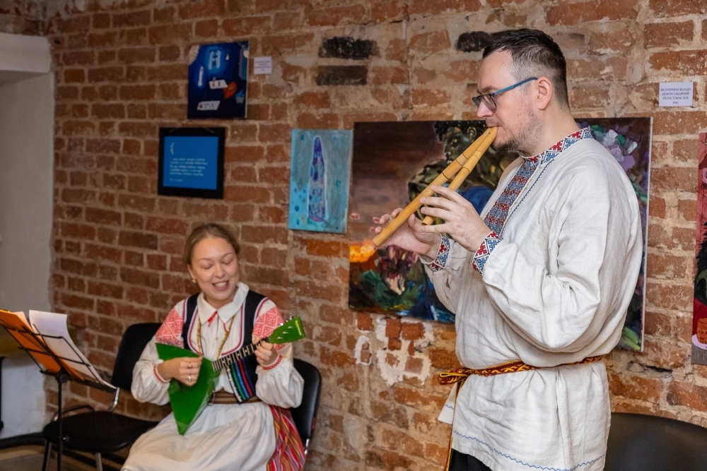 Все инструменты Дмитрий и Виктория специально заказывают у мастеров.