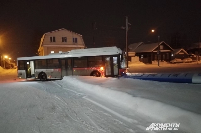 ДТП произошло на улице Спешилова.