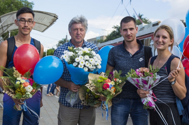 (слева направо) Диаз Избасаров, Геннадий Чеботарев, Семен Картузов и Александра Неделько вернулись с Чемпионата России по легкой атлетике.