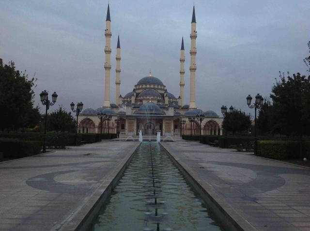 В качестве основы архитектуры использована Голубая мечеть в Стамбуле.