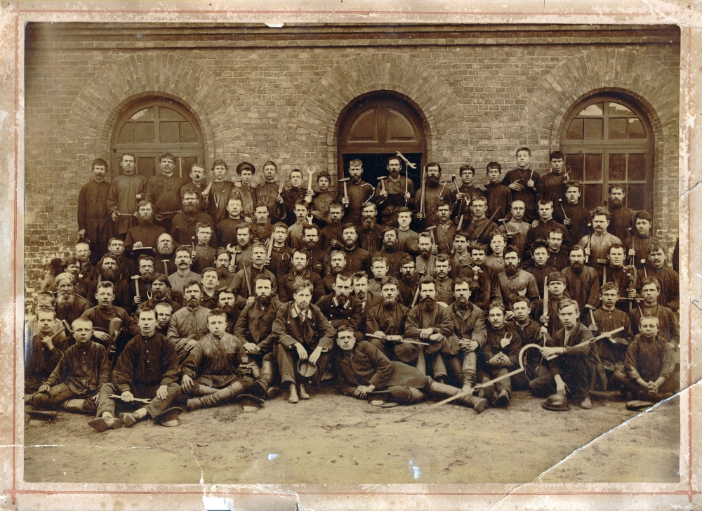Рабочие железнодорожного депо, 1914 год. 