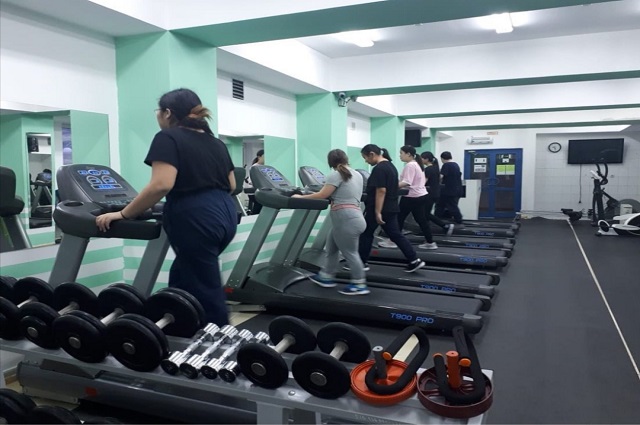 До самоизоляции дети занимались фитнесом, на тренажерах и посещали бассейн.
