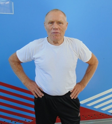 ●	Александру Иваницкому 80 лет, но он до сих пор преподаёт физкультуру.