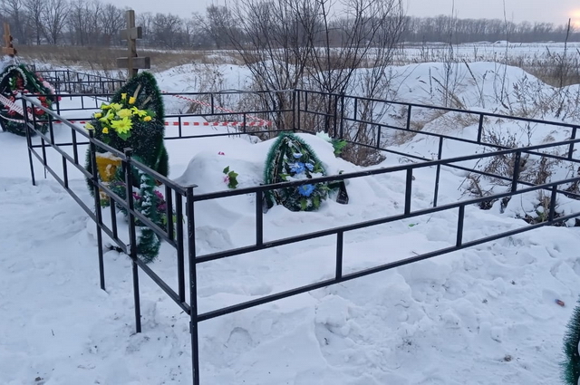 С могилы погибшего военнослужащего Дениса Терёшкина украли венок.