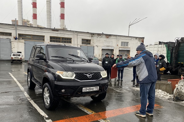 В Екатеринбурге устроили гонки мусоровозов