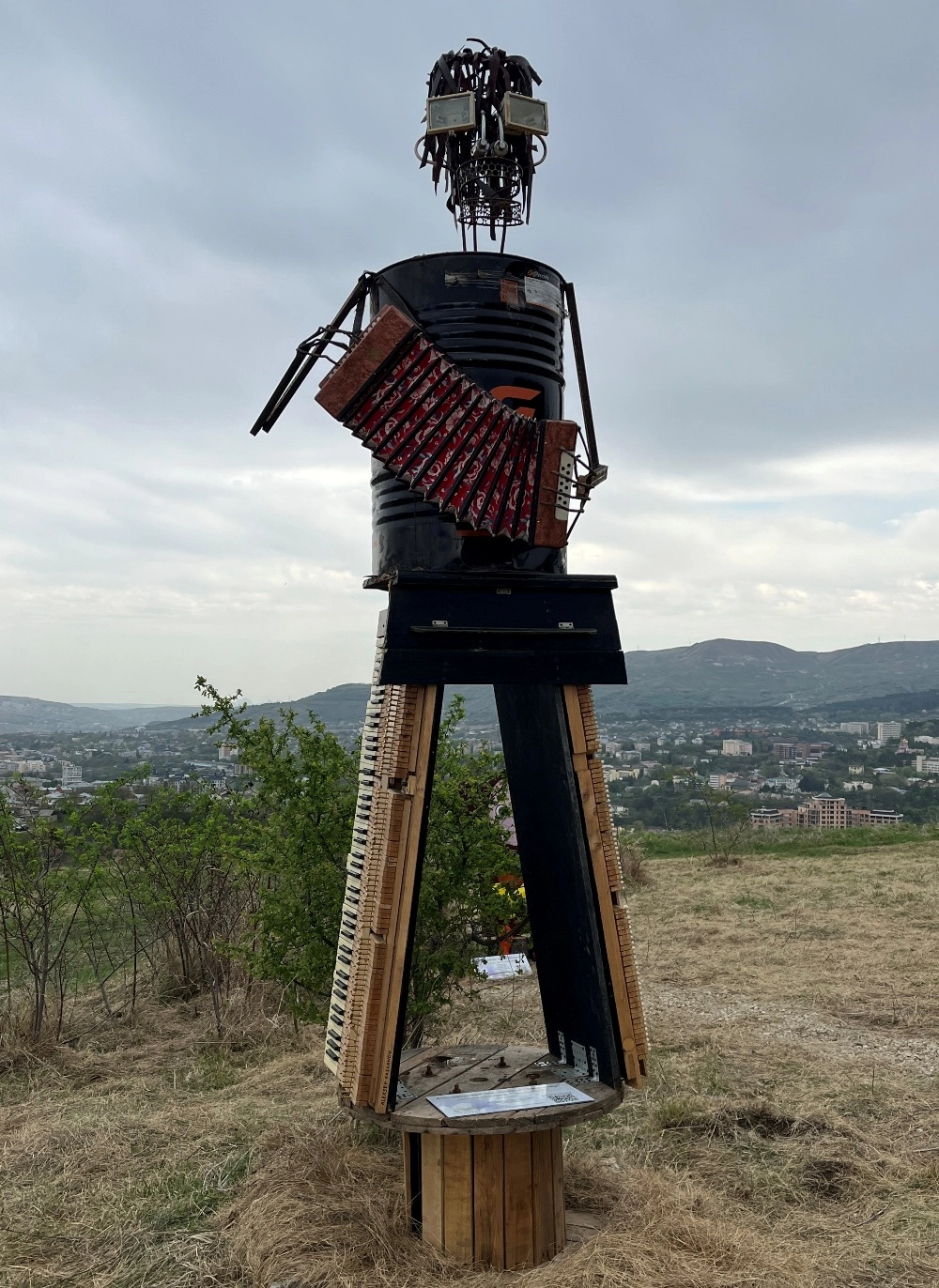 На курортах предлагают из хлама создавать произведения искусства.