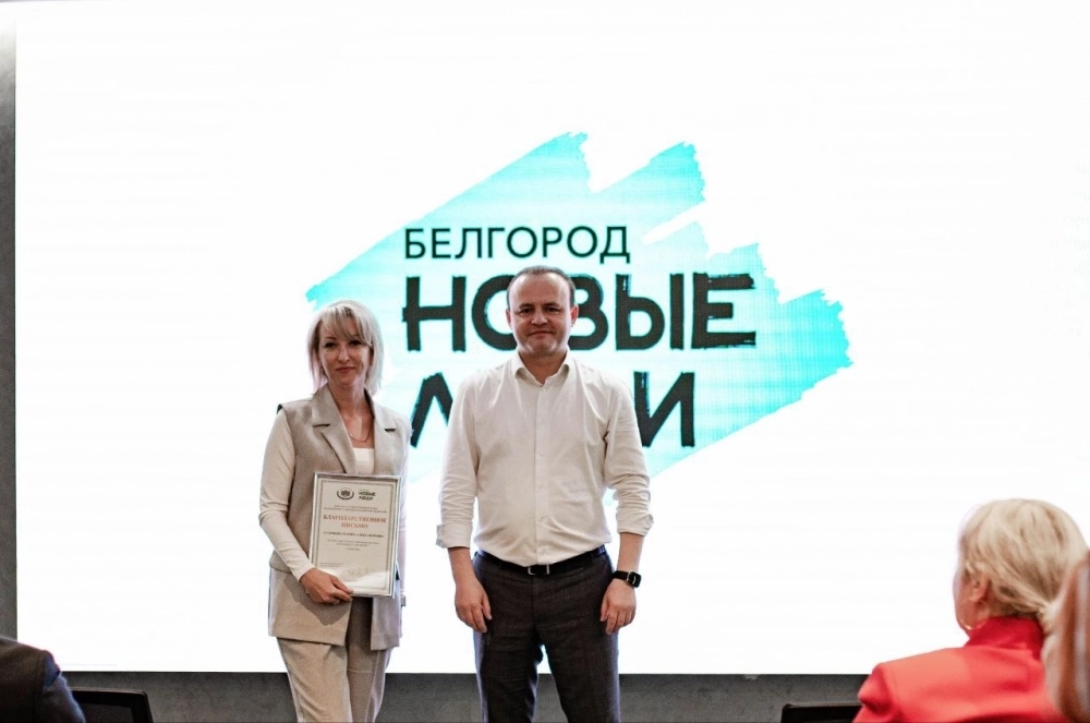 Владислав Даванков вручил благодарственные письма волонтерам и участникам территориальной самообороны.